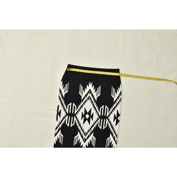 Ariat Women's Straight Skirt Regular Size L Black & White Aztec Western Knit - Picture 4 of 8